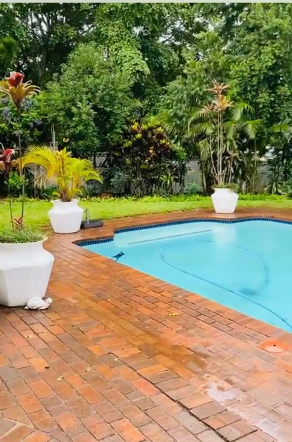 La Lucia Lovers-corner Apartment Durban