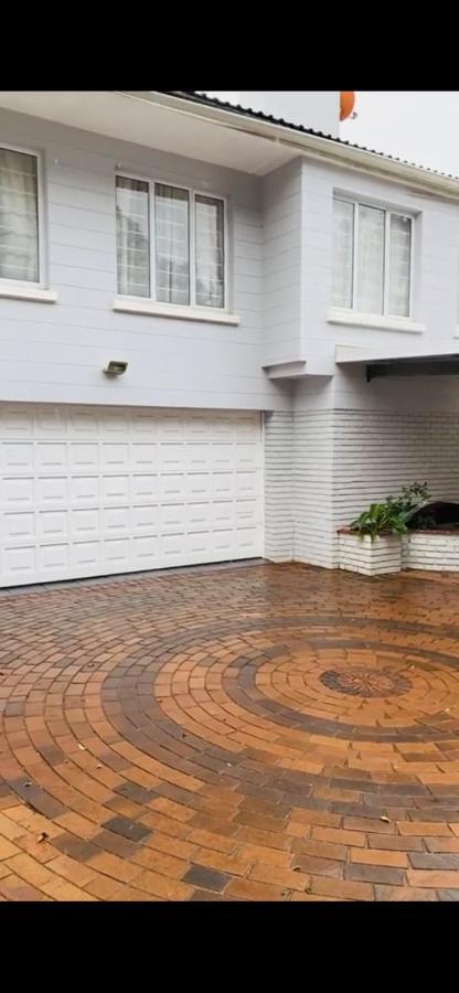 La Lucia Lovers-corner Apartment Durban